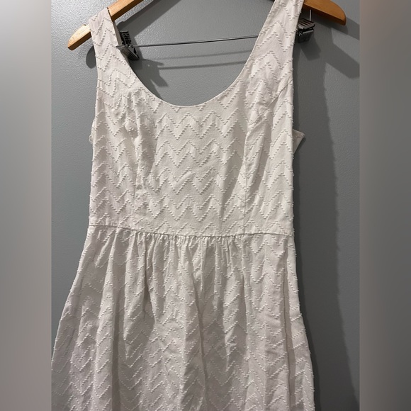 Vineyard Vines 🌸 White Chevron Jacquard Dress • size 4 - Picture 5 of 13